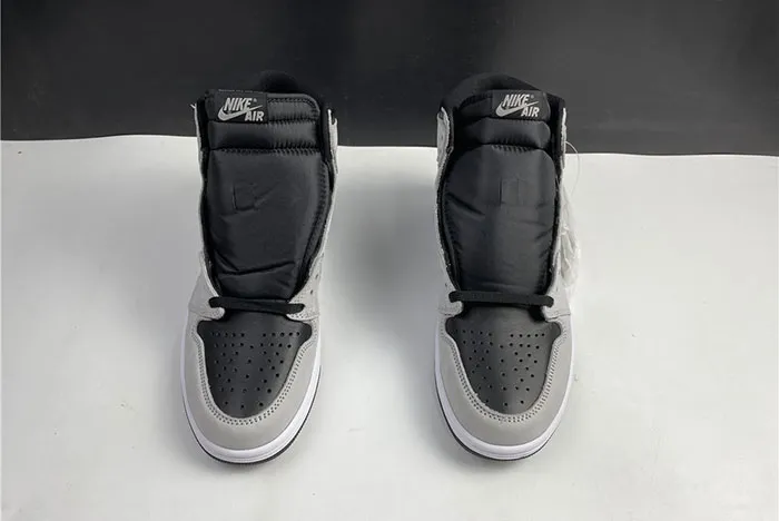 Jordan 1 Retro High Black White Light Smoke Grey 555088-035