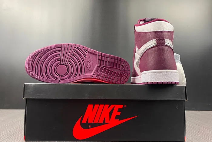 AIR JORDAN 1 RETRO HIGH OG BORDEAUX 555088-611