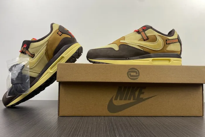 Travis Scott x Nike Air Max 1 DO9392 200
