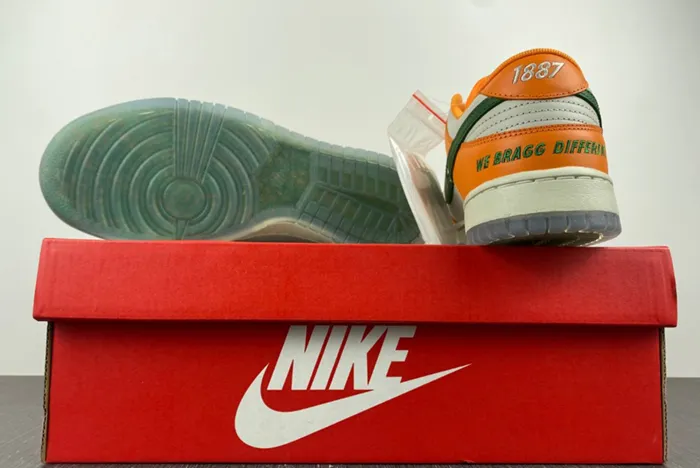SB Dunk Low