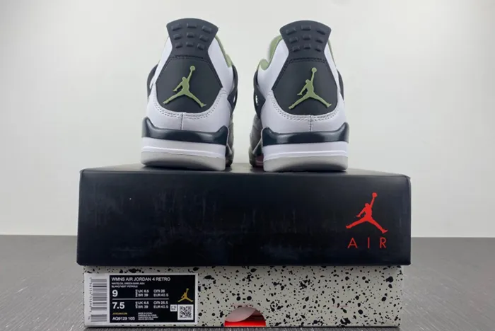 AIR JORDAN 4 RETRO