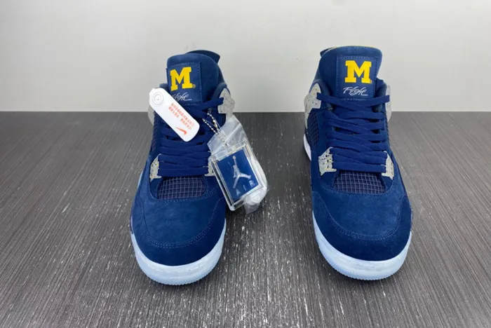 AIR JORDAN 4 RETRO 