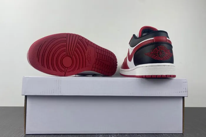 Air Jordan 1 Low Reverse Black Toe DC0774 160