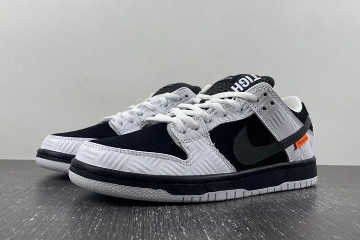 TIGHTBOOTH x Nike SB Dunk Low