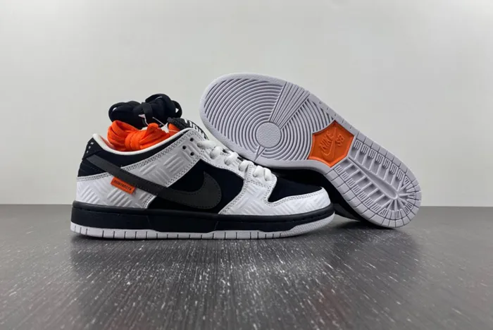 TIGHTBOOTH x Nike SB Dunk Low