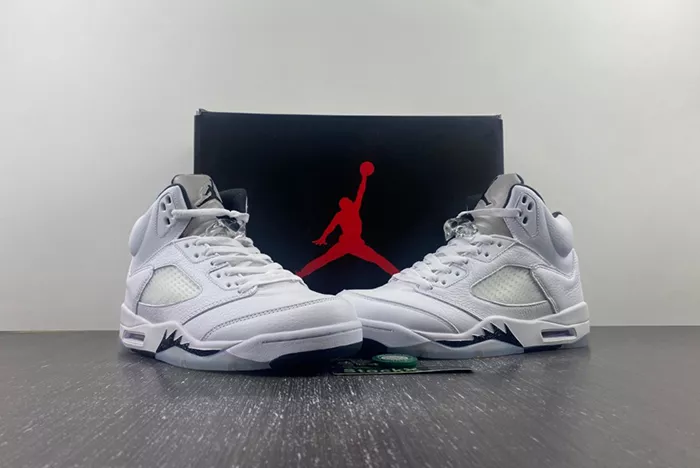 AIR JORDAN 5 RETRO WHITE BLACK DD0587-110