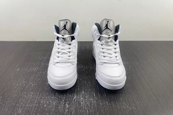 AIR JORDAN 5 RETRO WHITE BLACK DD0587-110