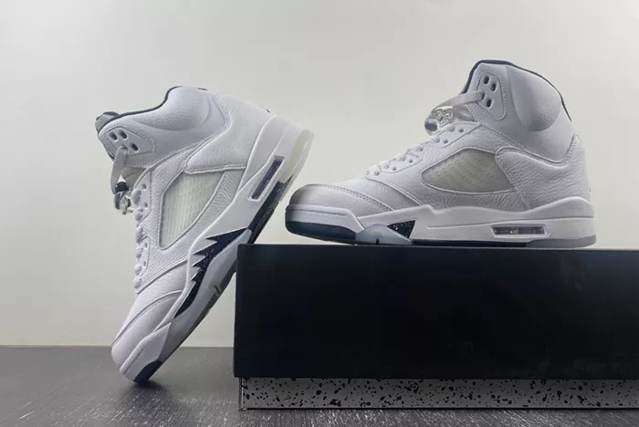 AIR JORDAN 5 RETRO WHITE BLACK DD0587-110