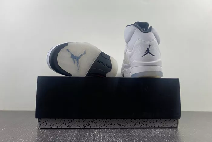 AIR JORDAN 5 RETRO WHITE BLACK DD0587-110